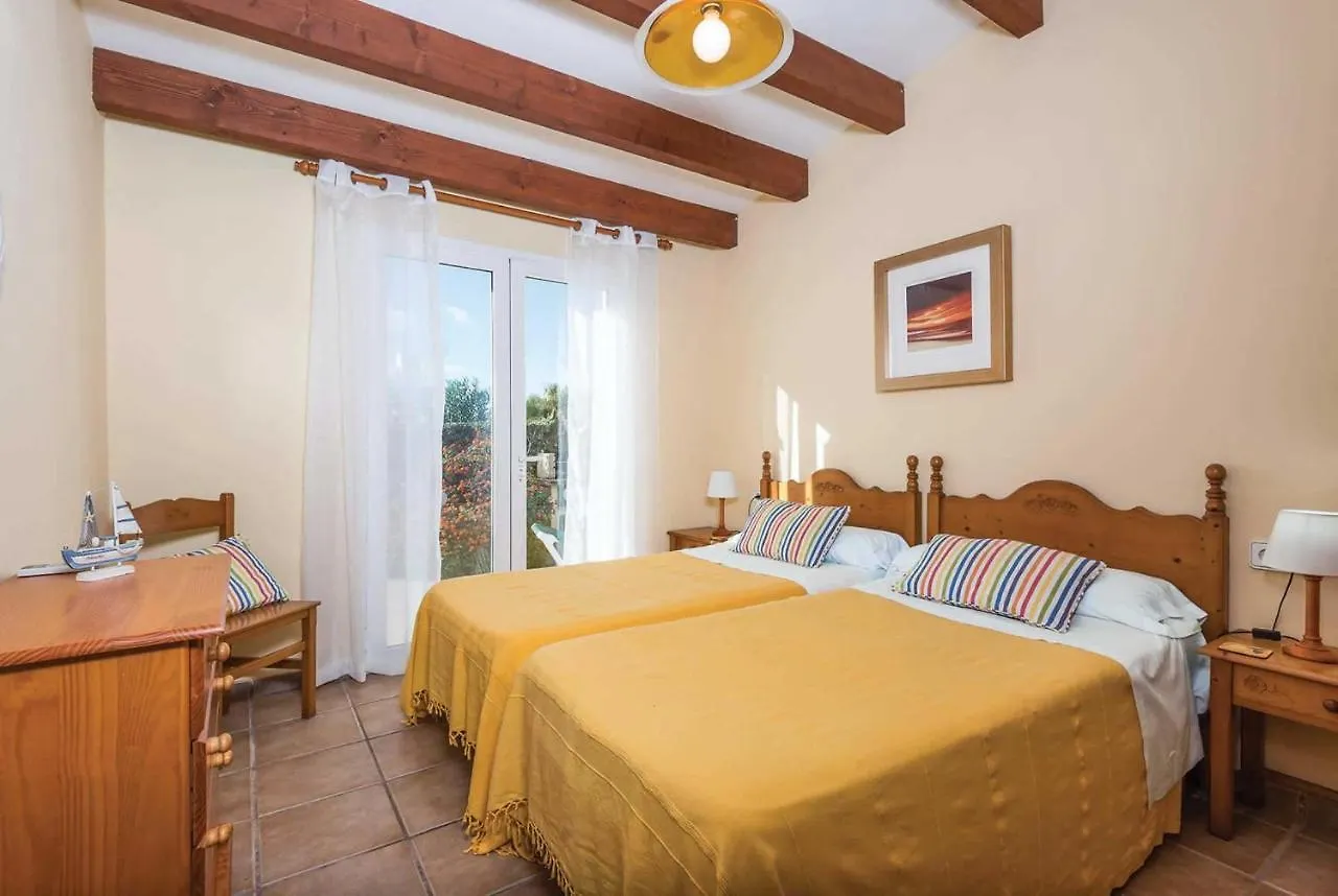 Cinco Villa Binibeca